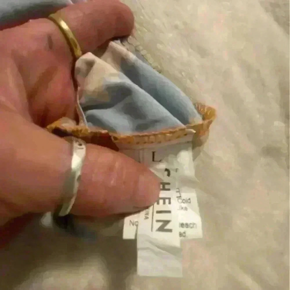 SHEIN flower tube top with elastic top & bottom in navy with floral design LARGE - Picture 4 of 5